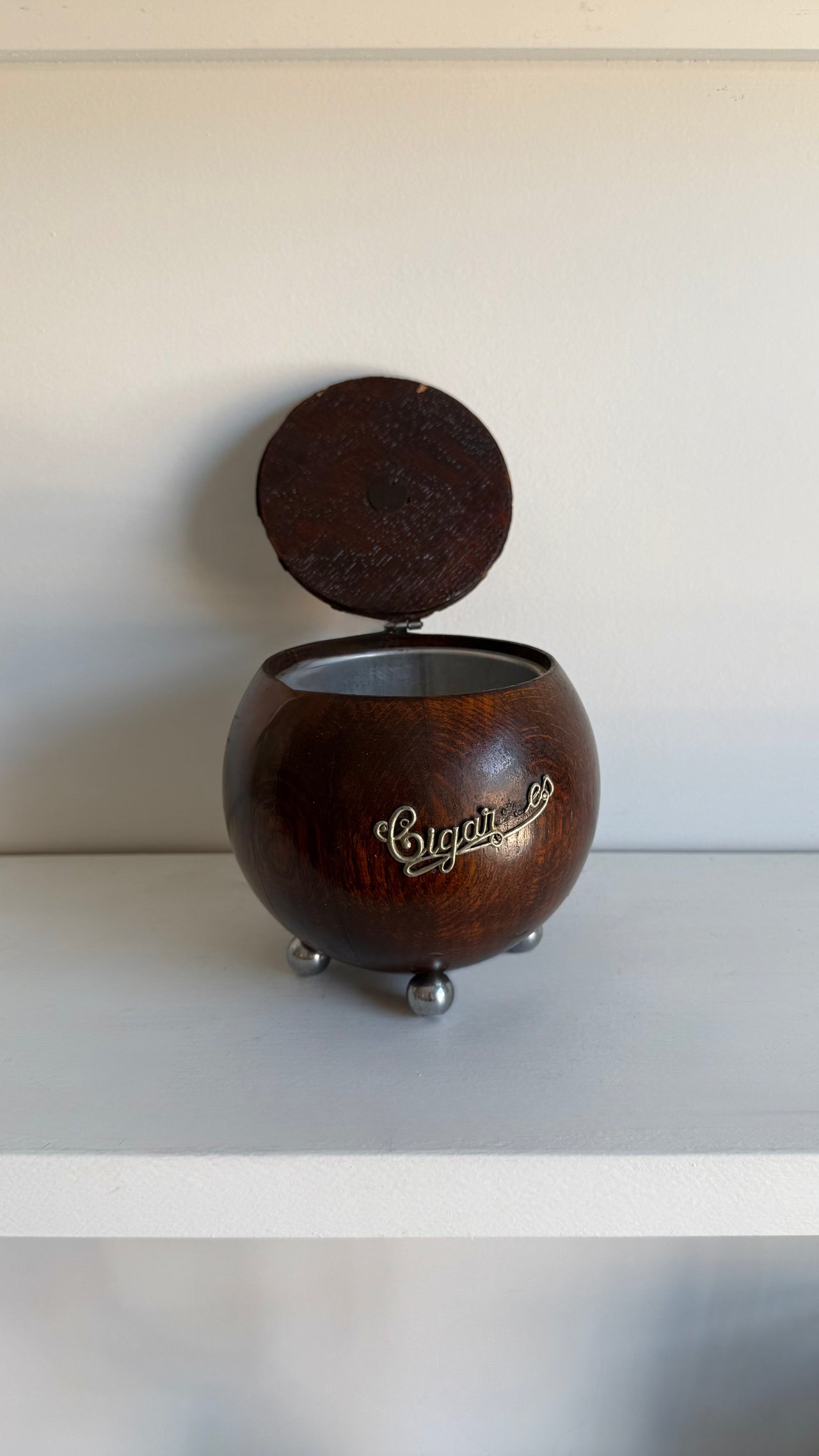 Ball Foot Cigarette Caddy