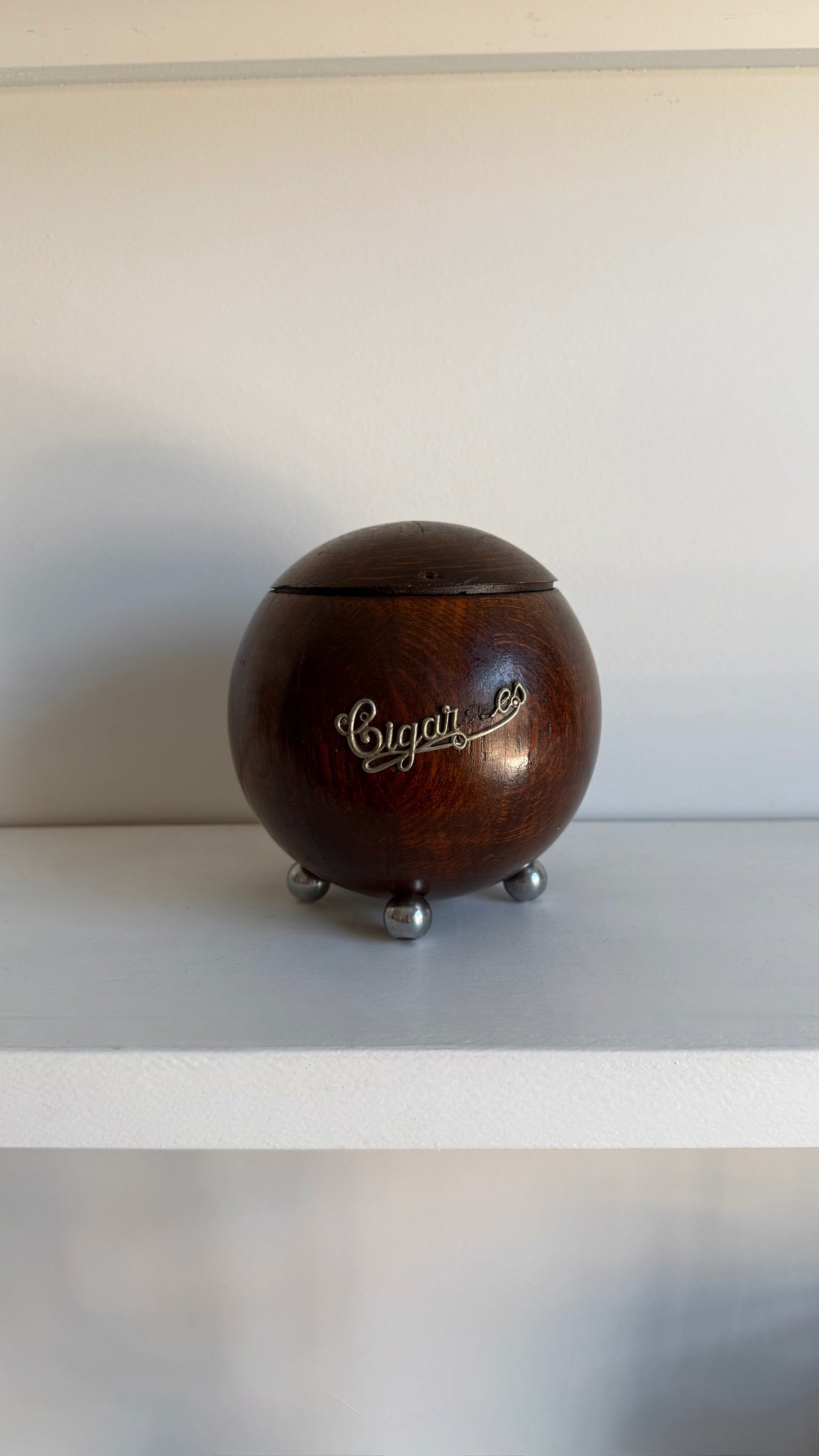 Ball Foot Cigarette Caddy